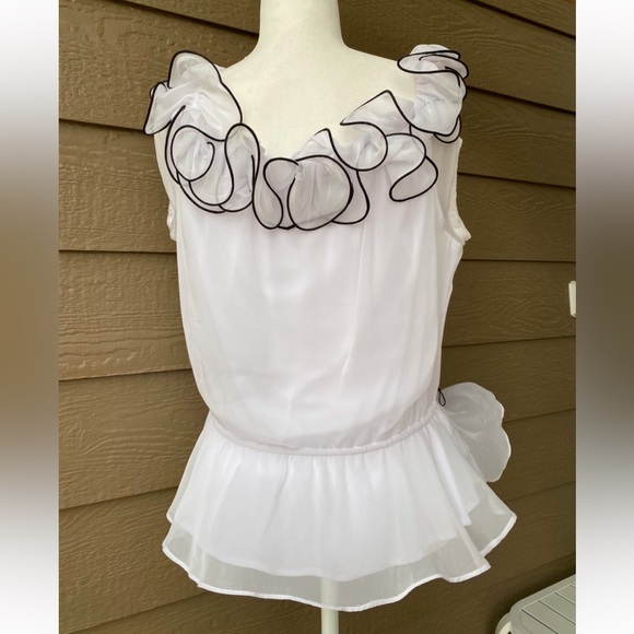 Nikki Italy women's white Sleeveless blouse, size 7(M) Crinkle Ruffles boho - Picture 4 of 15